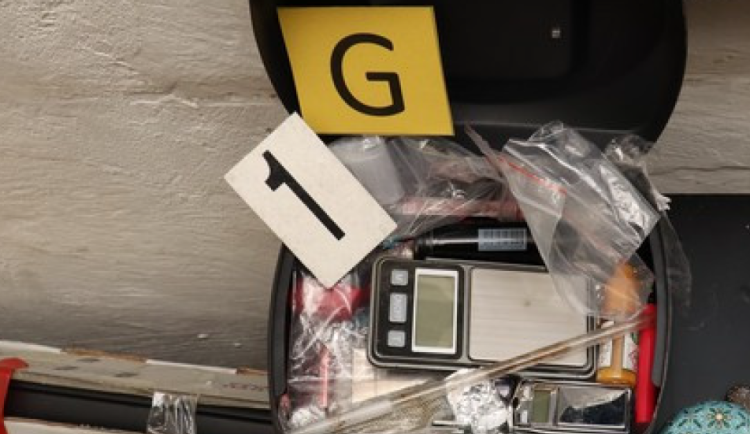 FOTO: Policie dopadla další vařiče pervitinu. Obviněno je 10 osob