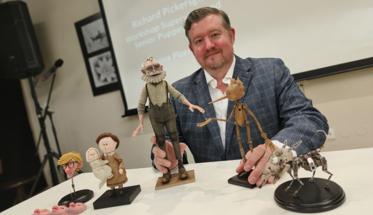 Tim Burton a Guillermo del Toro jsou odlišní tvůrci a je radost s nimi pracovat, říká slavný loutkář