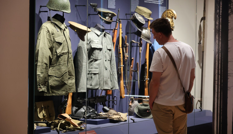 Klatovské muzeum má po 28 letech novou expozici, mapuje historii města od doby kamenné do roku 1989