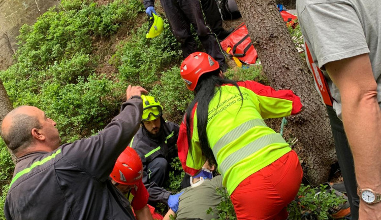 Horolezec padal v Adršpachu patnáct metrů, přežil