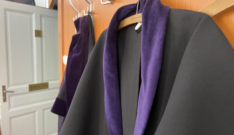 Soud musí znovu otevřít kauzu bývalé soudkyně, podle obžaloby podváděla při testování na koronavirus