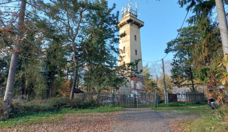 Plzeň zaplatí církvi přes 20 milionů korun za pozemky kolem rozhledny Chlum. S lokalitou má velké plány