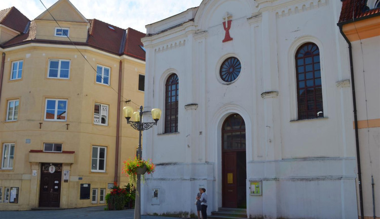 Dělníci ve Vyškově opraví památkově chráněnou uličku i fasádu synagogy