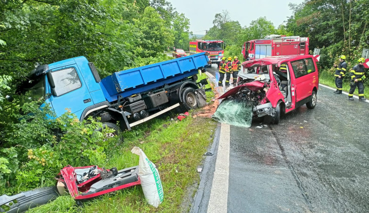 Vážná autonehoda obrátila život rodině šesti dětí naruby, nemají už téměř ani na nájem