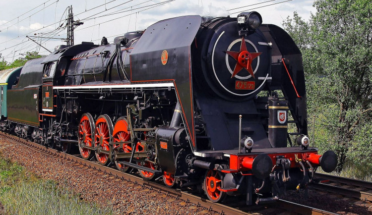 Parní lokomotiva Šlechtična potřebuje nákladnou opravu, pomoci chce pivovar prodejem speciálního ležáku