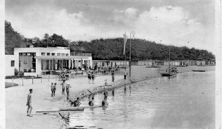 Město zveřejnilo náhradní termín oslavy 90 let oblíbeného koupaliště, původní datum zhatily přívalové deště