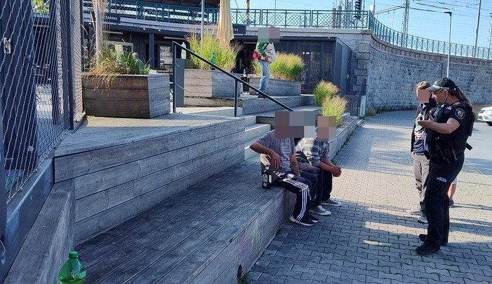 Dvakrát během jednoho dne porušil ochmelka vyhlášku o zákazu popíjení alkoholu na veřejném místě