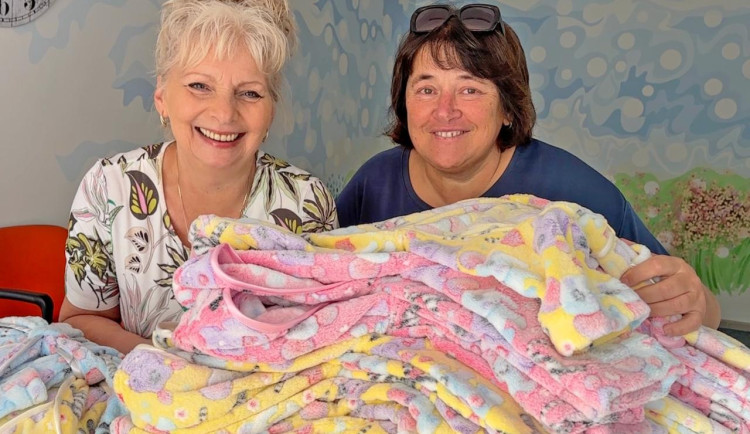 Chrastavská miminka dostávají při vítání občánků originální dárek – ručně šité župánky