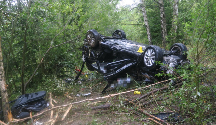 Tragická nehoda na dálnici D6 má po spolujezdci druhou oběť, v nemocnici zemřel i dvaadvacetiletý řidič