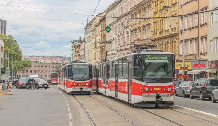 Seifertovou nepojedou přes týden tramvaje. Kvůli opravě vodovodu odkloní osm linek