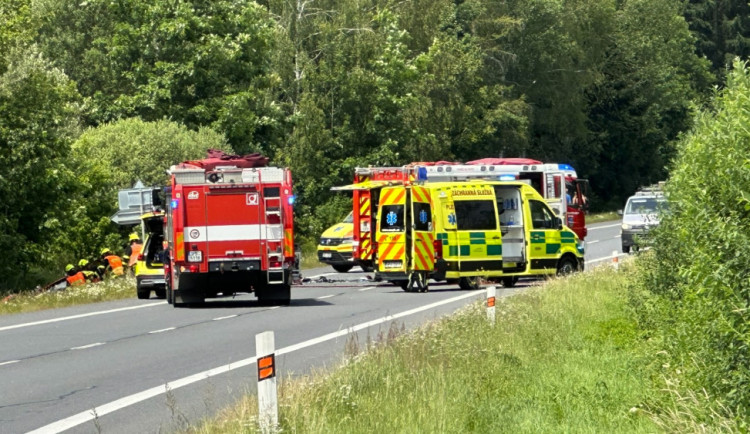 Po střetu s náklaďákem zemřel osmnáctiletý řidič osobního auta