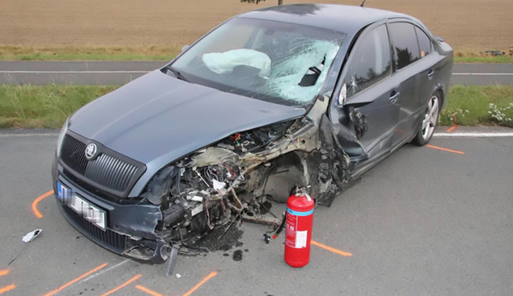 Dvě smrtelné nehody během několika hodin. U Přerova zemřela motorkářka, v Olomouci mladý řidič