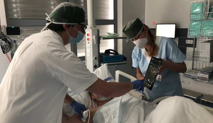 Fakultní nemocnice nakoupí přístroje za desítky milionů, nejdražší bude robot na rehabilitaci chůze