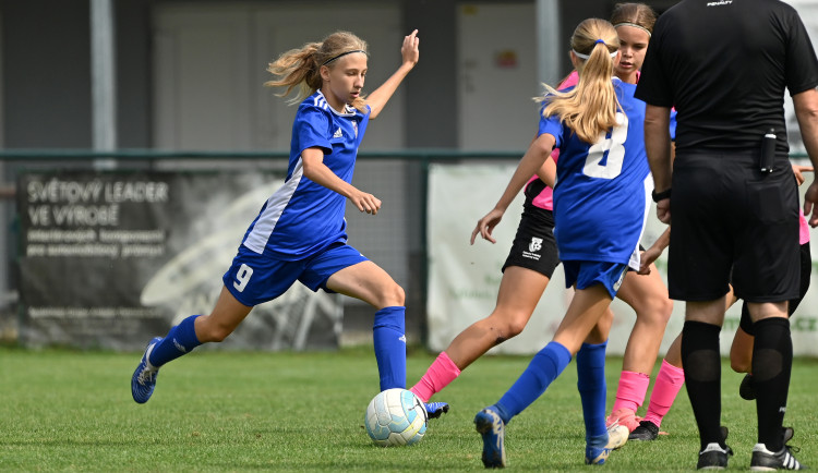 (NE)OBYČEJNÍ: Čtrnáctiletá Terka Chládková si fotbal musela vydobýt. Teď střílí jeden gól za druhým a pomýšlí na reprezentaci