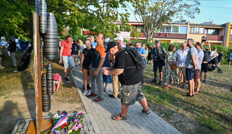 Ostrava má nový památník. 80 let od spojeneckého náletu