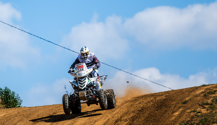 Dakarští závodníci zabojují o Velkou cenu Rokycan na mokřadech za Vojenským muzeem