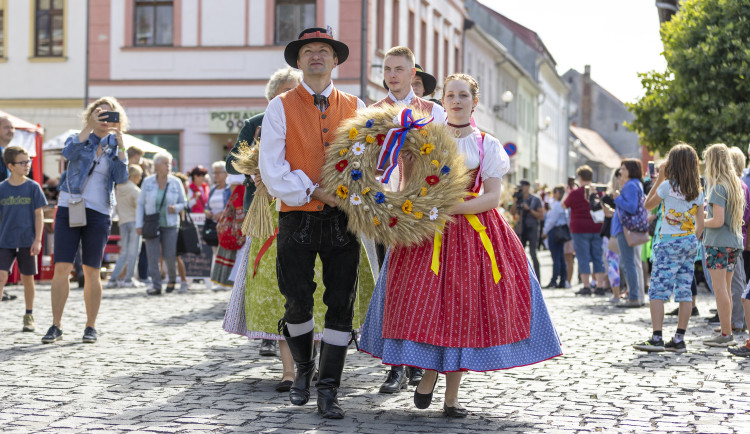 Frýdlant hostí Krajské dožínky. Bavit bude dožínkový průvod i s traktory, zemědělský program v parku či koncerty
