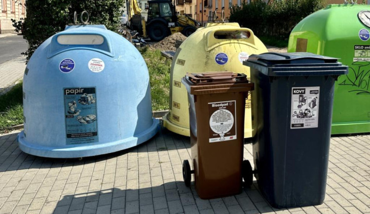 Chrastava rozmístila po městě popelnice na bioodpad. Zkouší, zda bude o jeho třídění zájem