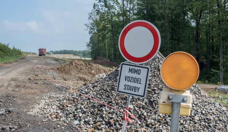 Dopravu u Černé v Pošumaví omezí částečná uzavírka s kyvadlovým provozem