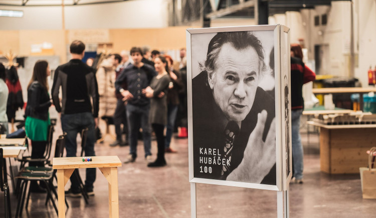 Ke stu letům od narození architekta Hubáčka vzniklo jeho písmo