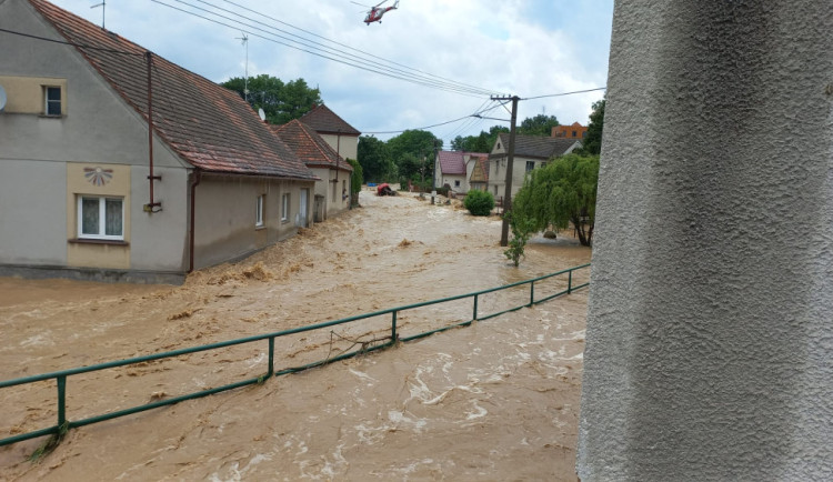 Přijdou extrémní deště a silný vítr, varují meteorologové. Hrozí povodně