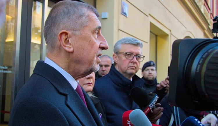 Volební průzkum: Dominuje ANO, vládu by mohlo udělat s Přísahou a Motoristy