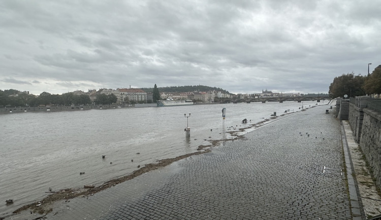 Praha ve středu otevře náplavky, už dnes se tam vrátí nájemci