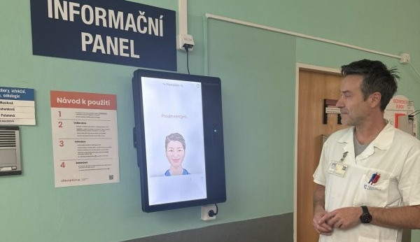 V brněnské Dětské nemocnici pacientům radí umělá inteligence. Testují virtuální vrátnou
