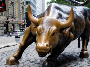 KOMENTÁŘ: Proč se evropským firmám nedaří konkurovat na globálním trhu? Nejde jen o regulace, Evropě chybí Wall Street