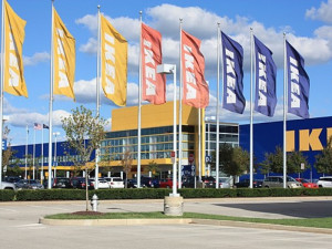 IKEA snížila ceny, aby získala zpět zákazníky. Oživení trhu očekává v roce 2025