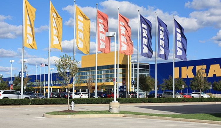 Tržby IKEA klesly o 5 % po snížení cen v důsledku slabého trhu s bydlením