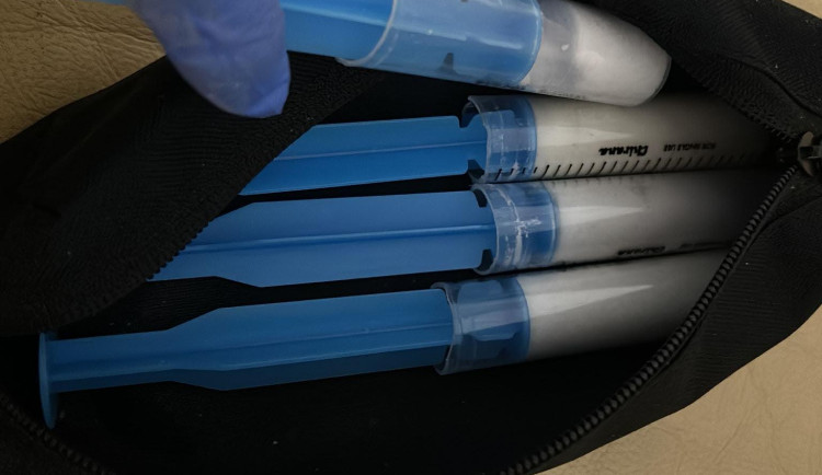 Brněnští kriminalisté odhalili drogové doupě v Zábrdovicích. Našli chemikálie, pervitin a kila marihuany