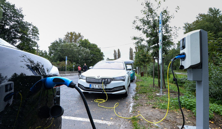 Plzeň počítá s rozvojem veřejných nabíjecích stanic na elektromobily