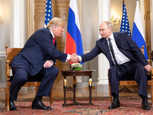 Trump a Putin telefonovali: Diskutovali o míru v Evropě a válce na Ukrajině