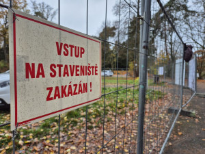 U Košuteckého jezírka vznikne nový objekt za 44 milionů, bude tam zázemí pro děti předškolního věku i kavárna
