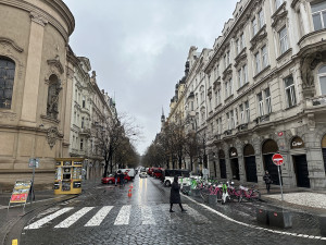 Pařížská je opět mezi dvacítkou nejdražších ulic světa, obchody dají měsíčně za metr čtvereční pět a půl tisíce