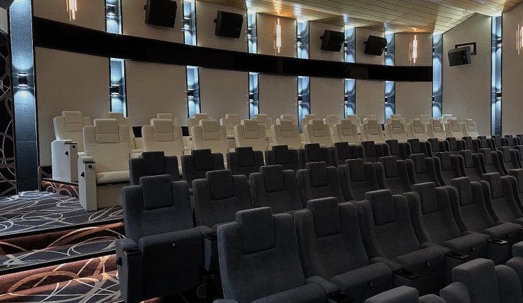 Chodovské kino prošlo rekonstrukcí, diváci se mohou těšit třeba na nové a pohodlné sedačky