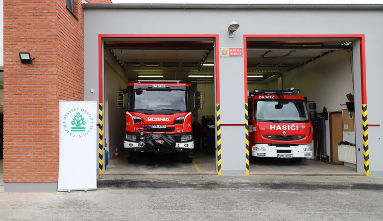 Dobrovolní hasiči z Božkova se pochlubili větší a modernější zbrojnicí, vznikla díky přístavbě