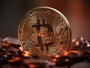 Bitcoin překonal psychologickou hranici 100 tisíc dolarů. Co tomu předcházelo?