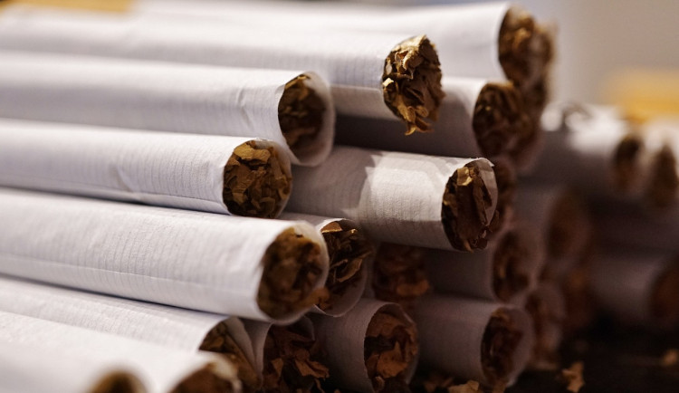 Dramatický nárůst pašování cigaret a alkoholu: Celníci zaznamenali rekordní čísla