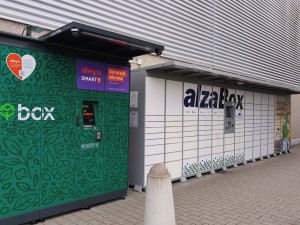 Samoobslužné boxy u Kauflandu v Plzni na Borech.