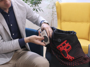 Už žádné zmrzlé nohy fotbalistů na střídačce, liberecká univerzita pro ně navrhla vyhřívaný vak