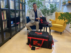 Už žádné zmrzlé nohy fotbalistů na střídačce, liberecká univerzita pro ně navrhla vyhřívaný vak