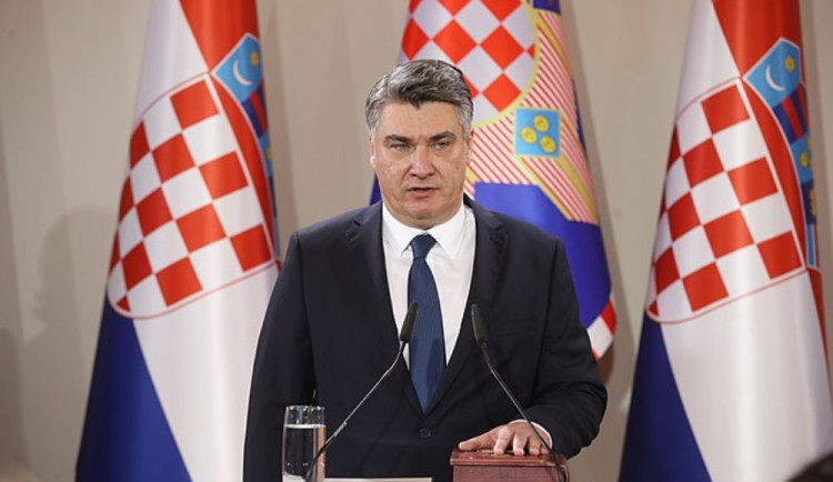 Chorvatské prezidentské volby: Milanović a Primorac postupují do druhého kola