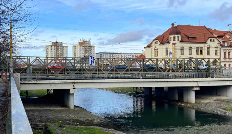 Jeden ze symbolů zářijových povodní půjde k zemi. Opava se chystá na demolici mostu v Ratibořské ulici