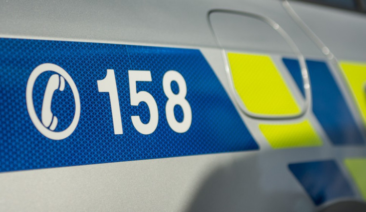 Neznámý řidič srazil na Silvestra v Liberci přecházející cyklistku a ujel. Policie hledá svědky