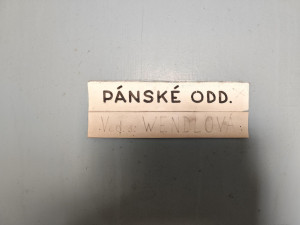 Podívejte se do útrob obří továrny na tkanice a stuhy z roku 1884, osud zchátralého objektu je stále nejasný