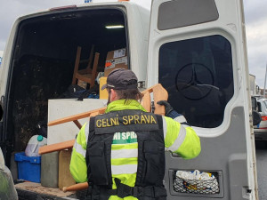 Nelegální převoz alkoholu a pohonných hmot neustává, zlobí se jihomoravští celníci