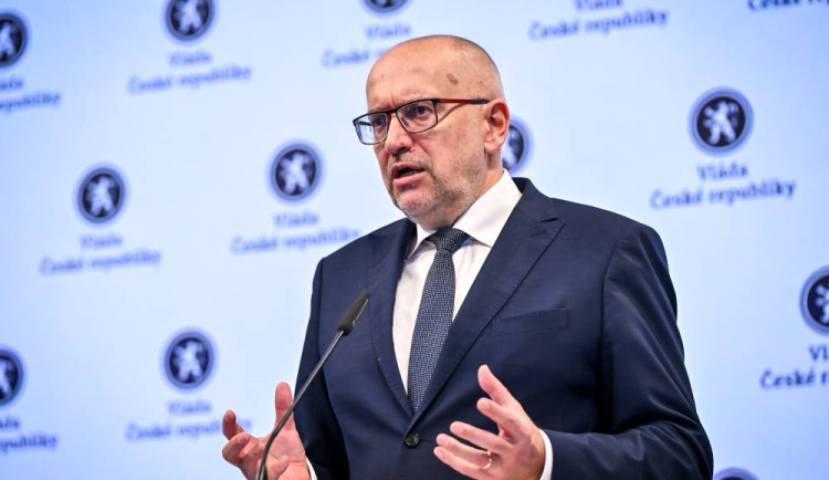 Destabilizace škol: Kritika financování nepedagogických pracovníků a vařečková výzva