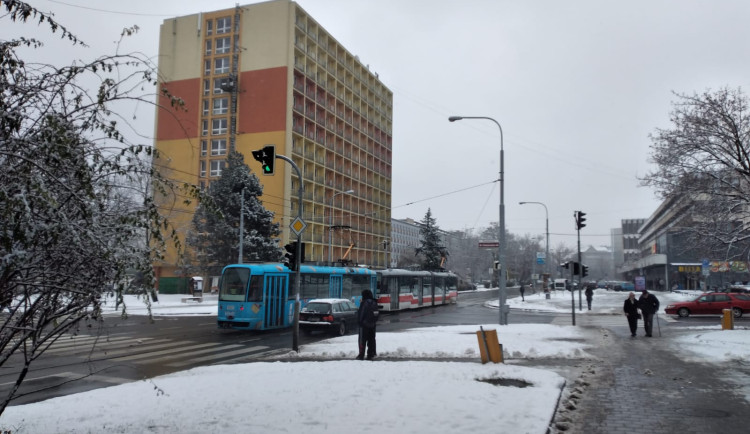 V březnu se dělníci pustí do opravy Kounicovy ulice v Brně. Do května omezí jen chodce, pak i auta a MHD